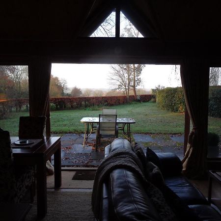 Idyllic Log Cabin Near Stratford Upon Avon 外观 照片