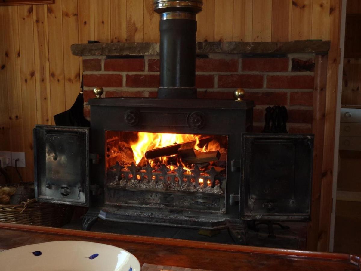 Idyllic Log Cabin Near Stratford Upon Avon 外观 照片